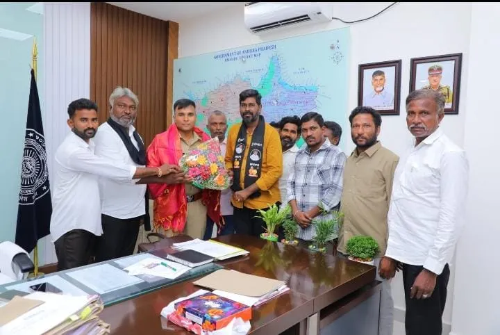 పల్నాడు ఎస్పీని మర్యాద పూర్వకంగా కలిసిన ఎంఆర్పిఎస్