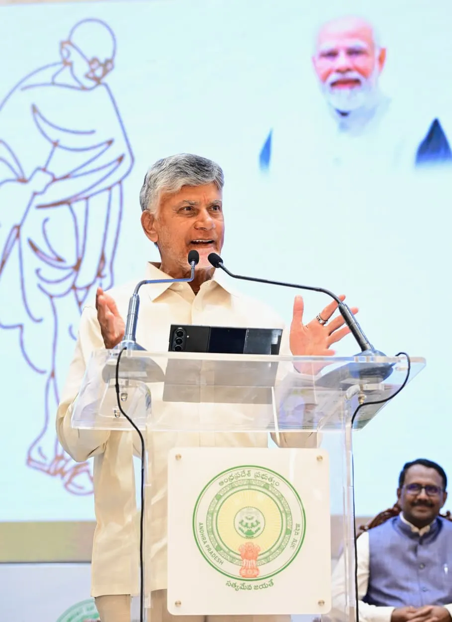 నదుల్లో వ్యర్థాలు వదలొద్దు... పరిసరాల పరిశుభ్రత అందరి బాధ్యత